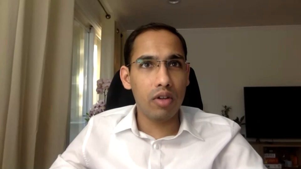 Influence of the chemical environment Solvation effects on halogen bonding